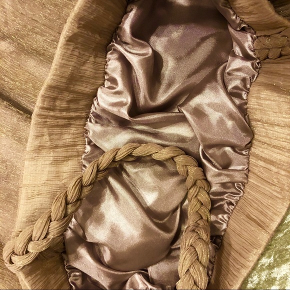 ⚜️5/$30⚜️ Posh n Paris! Gold top from Paris - Picture 4 of 4